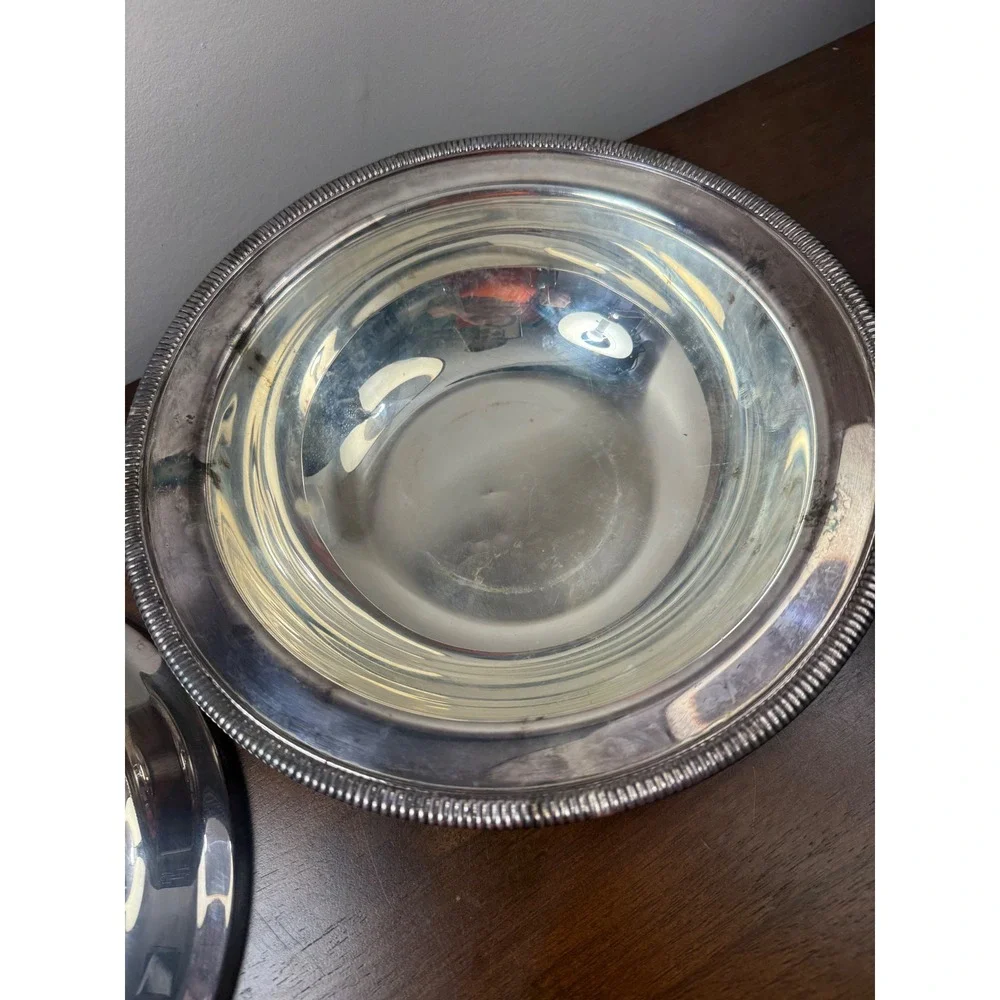WM Rogers Silverplate Round Covered Vegetable Server with Pyrex 023 Glass Insert